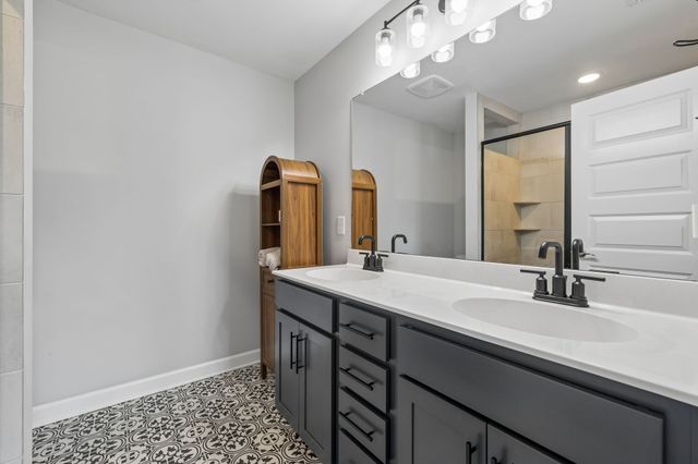 135 Harvard Dr, Gallatin, TN 37066