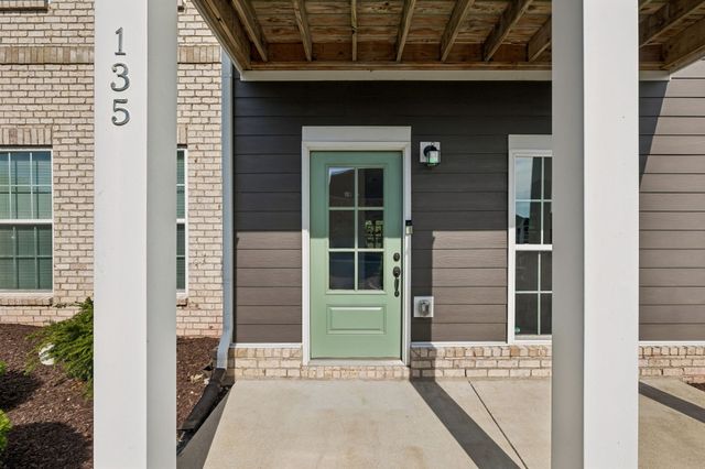 135 Harvard Dr, Gallatin, TN 37066