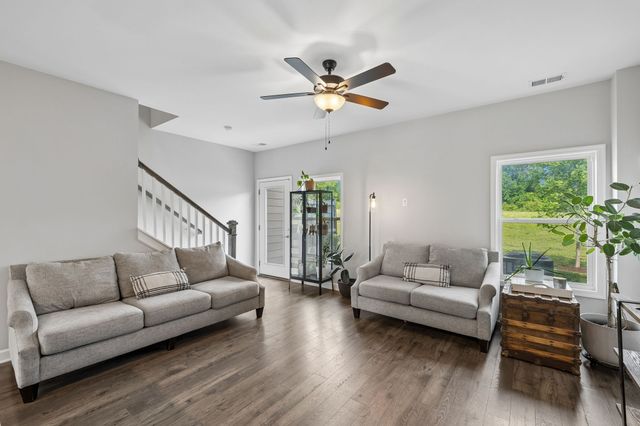 135 Harvard Dr, Gallatin, TN 37066