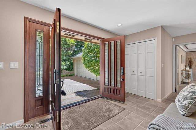 5161 Ledgewood Drive, Commerce Twp, MI 48382
