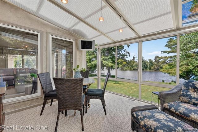 5161 Ledgewood Drive, Commerce Twp, MI 48382
