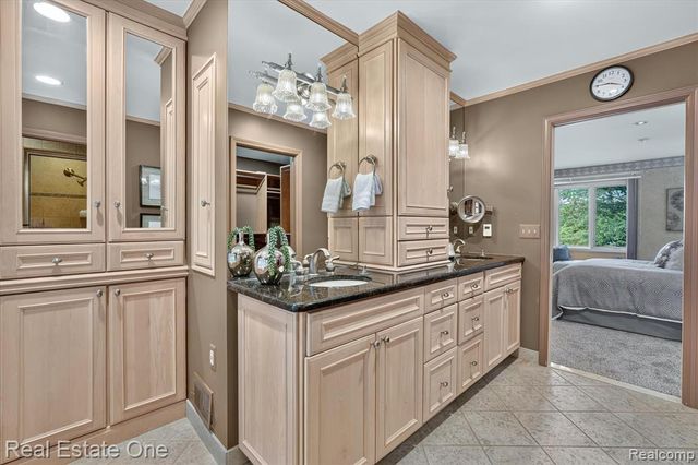 5161 Ledgewood Drive, Commerce Twp, MI 48382