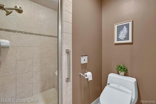 5161 Ledgewood Drive, Commerce Twp, MI 48382