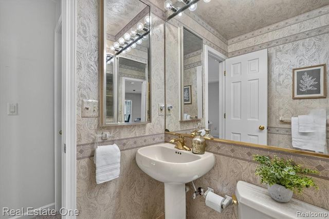 5161 Ledgewood Drive, Commerce Twp, MI 48382