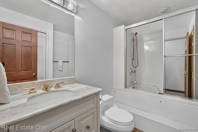 5161 Ledgewood Drive, Commerce Twp, MI 48382