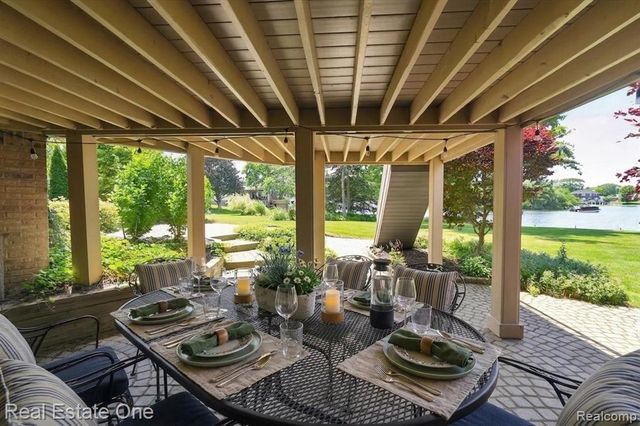 5161 Ledgewood Drive, Commerce Twp, MI 48382
