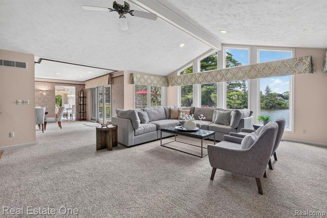 5161 Ledgewood Drive, Commerce Twp, MI 48382