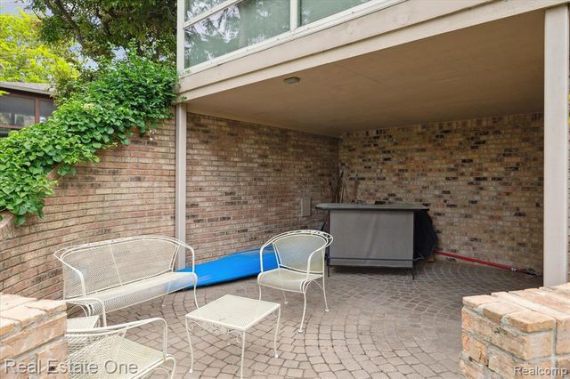 5161 Ledgewood Drive, Commerce Twp, MI 48382