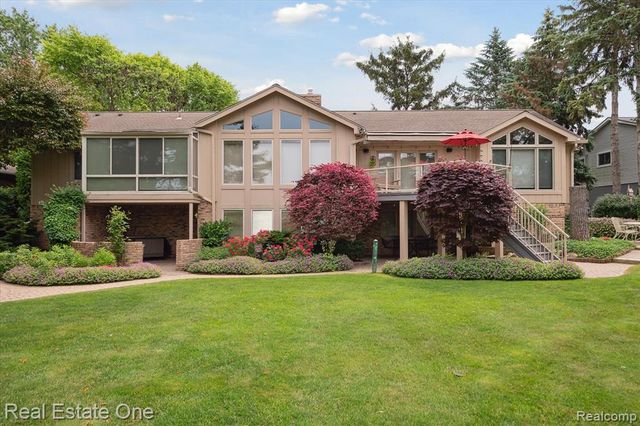 5161 Ledgewood Drive, Commerce Twp, MI 48382