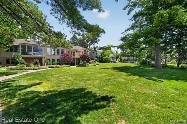 5161 Ledgewood Drive, Commerce Twp, MI 48382