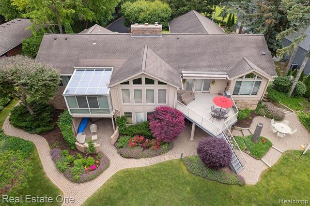 5161 Ledgewood Drive, Commerce Twp, MI 48382