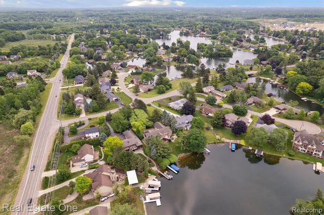 5161 Ledgewood Drive, Commerce Twp, MI 48382