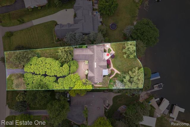 5161 Ledgewood Drive, Commerce Twp, MI 48382