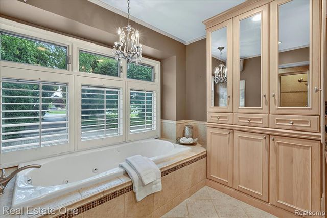 5161 Ledgewood Drive, Commerce Twp, MI 48382