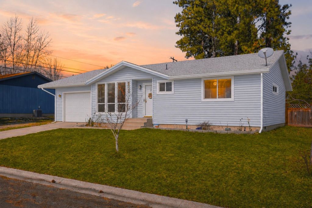 1045 E Evergreen Dr, Medical Lake, WA 99022