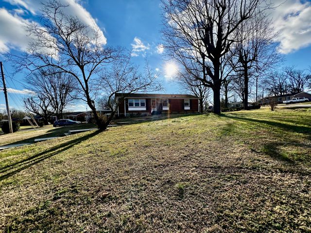 4019 Brookside Dr, Columbia, TN 38401