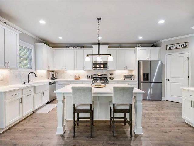 4340 Sierra Creek Drive, Hoschton, GA 30548