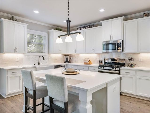 4340 Sierra Creek Drive, Hoschton, GA 30548