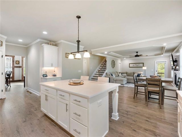 4340 Sierra Creek Drive, Hoschton, GA 30548