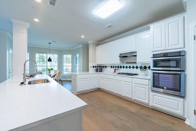 7916 Yaupon DR, Austin, TX 78759