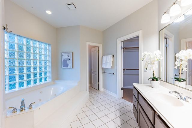 7916 Yaupon DR, Austin, TX 78759