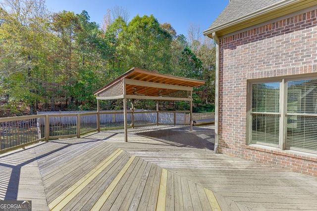 940 Chateau Forest Road, Hoschton, GA 30548
