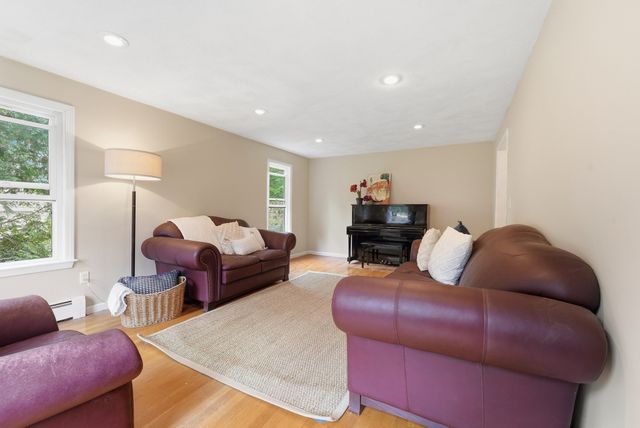 144 Hill St, Concord, MA 01742