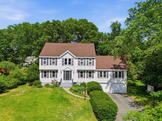 144 Hill St, Concord, MA 01742