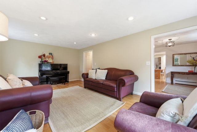 144 Hill St, Concord, MA 01742