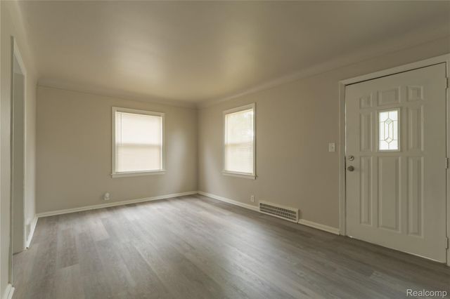 582 Lebaron Avenue, Pontiac, MI 48340