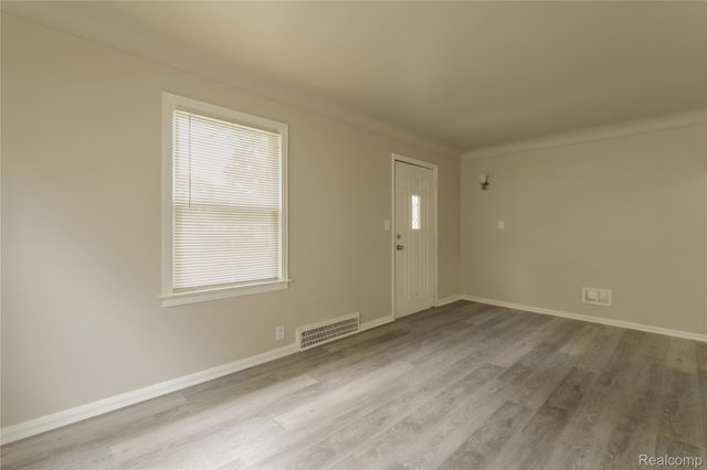 582 Lebaron Avenue, Pontiac, MI 48340
