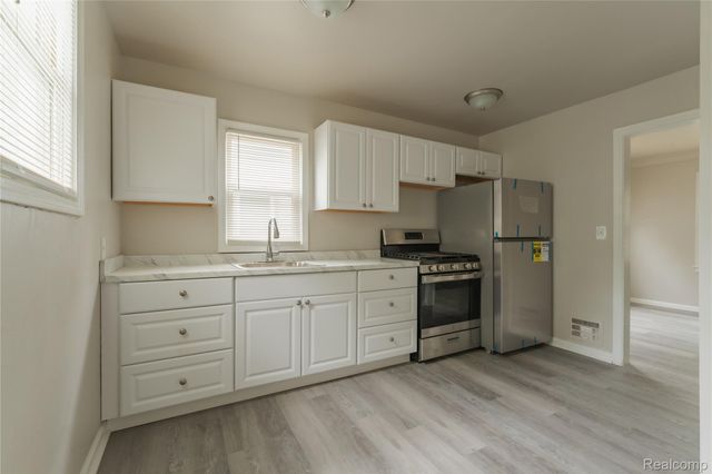 582 Lebaron Avenue, Pontiac, MI 48340