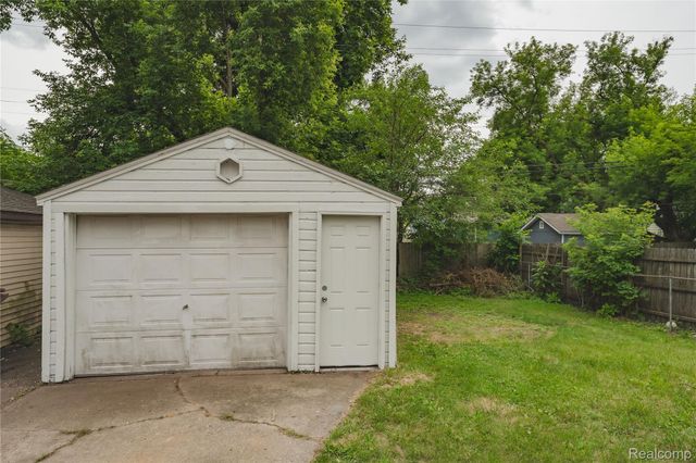 582 Lebaron Avenue, Pontiac, MI 48340