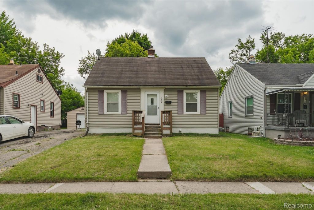 582 Lebaron Avenue, Pontiac, MI 48340