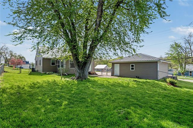 1600 23rd St NW, Cedar Rapids, IA 52405