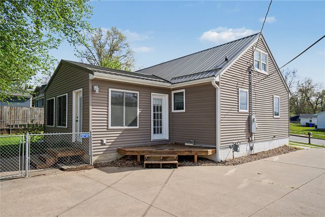 1600 23rd St NW, Cedar Rapids, IA 52405