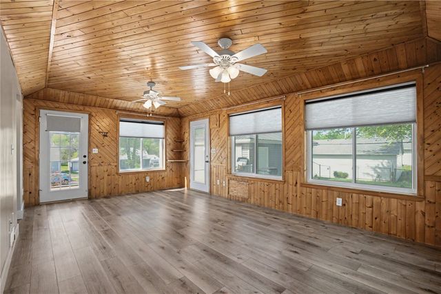 1600 23rd St NW, Cedar Rapids, IA 52405