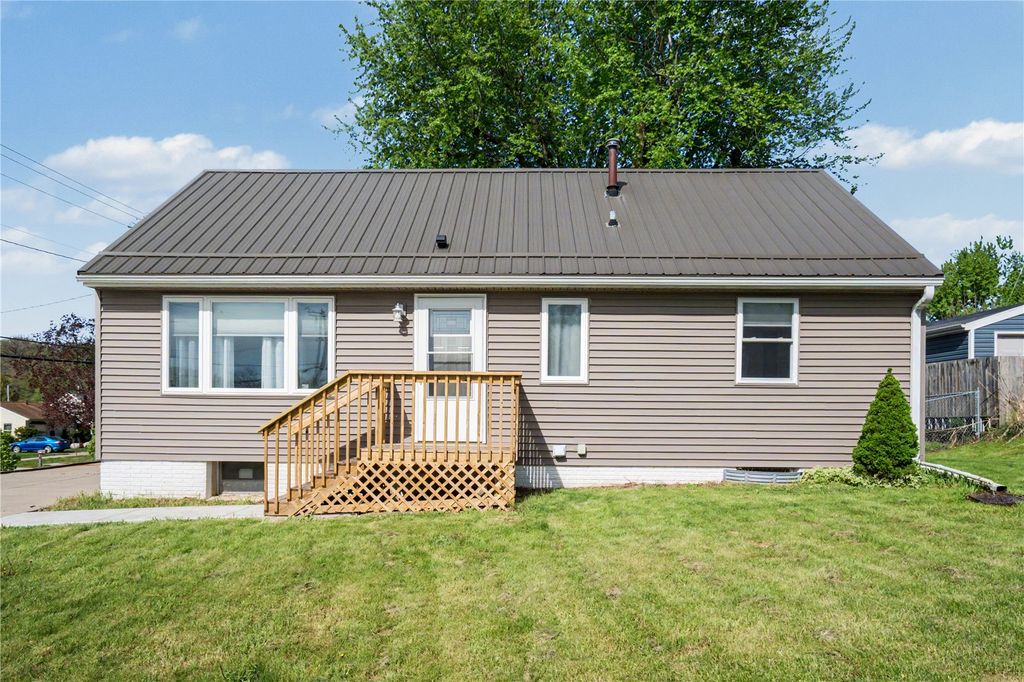 1600 23rd St NW, Cedar Rapids, IA 52405