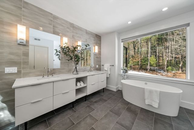 11 Winthrop Circle, Weston, MA 02493