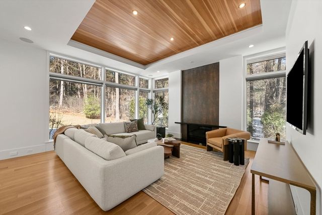 11 Winthrop Circle, Weston, MA 02493