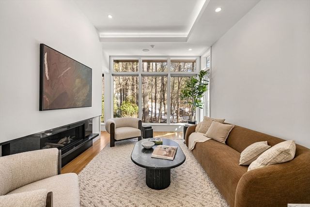 11 Winthrop Circle, Weston, MA 02493