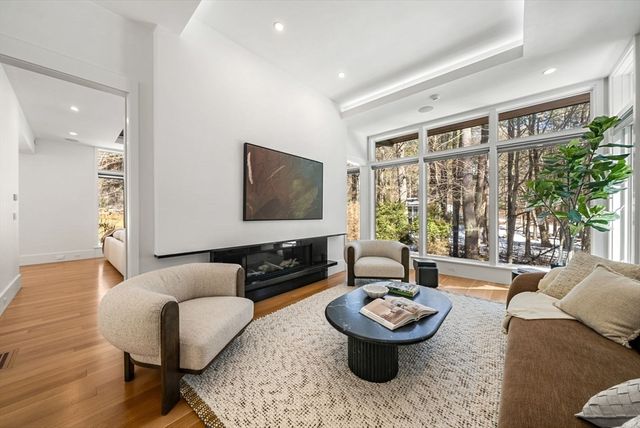 11 Winthrop Circle, Weston, MA 02493