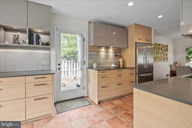 802 CABIN JOHN PKWY, Rockville, MD 20852