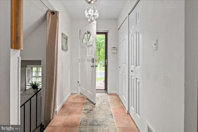 802 CABIN JOHN PKWY, Rockville, MD 20852