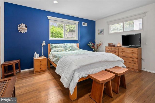 802 CABIN JOHN PKWY, Rockville, MD 20852