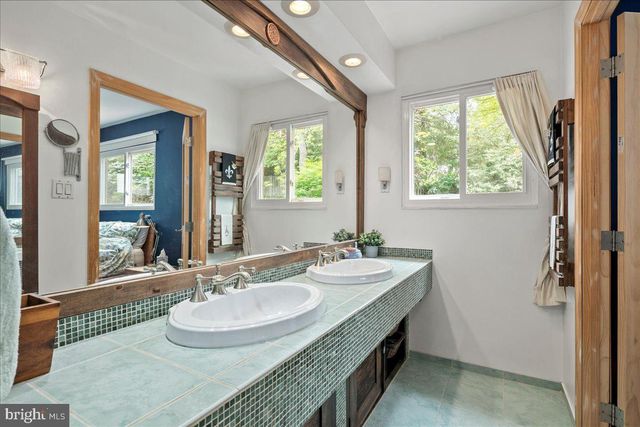 802 CABIN JOHN PKWY, Rockville, MD 20852