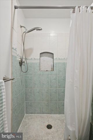 802 CABIN JOHN PKWY, Rockville, MD 20852