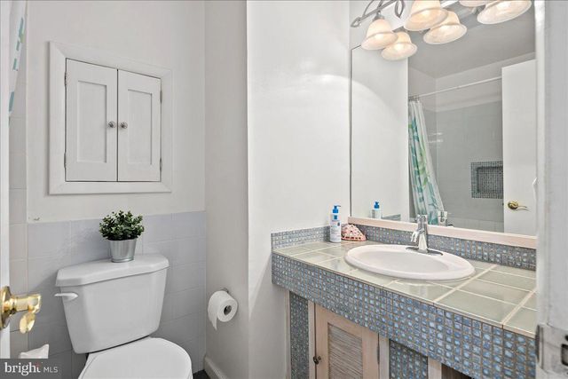 802 CABIN JOHN PKWY, Rockville, MD 20852