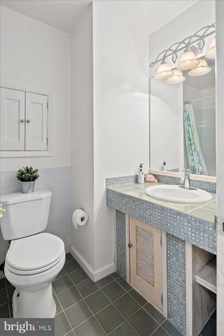 802 CABIN JOHN PKWY, Rockville, MD 20852