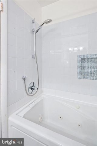 802 CABIN JOHN PKWY, Rockville, MD 20852